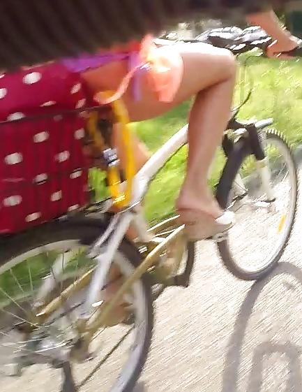 12P Oops purple panties on the road upskirt