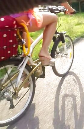 12P Oops purple panties on the road upskirt