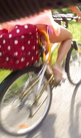 12P Oops purple panties on the road upskirt