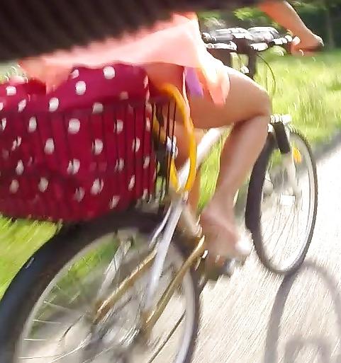 12P Oops purple panties on the road upskirt