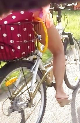 12P Oops purple panties on the road upskirt