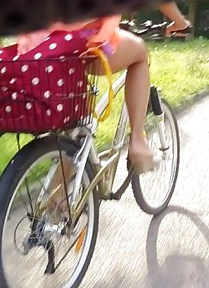 12P Oops purple panties on the road upskirt
