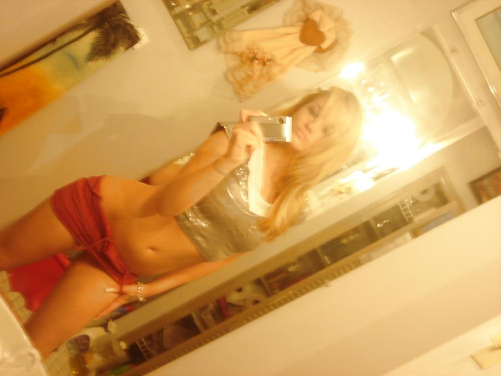 18P Super Sexy Blond Girlfriend Self Shot Nude Pics