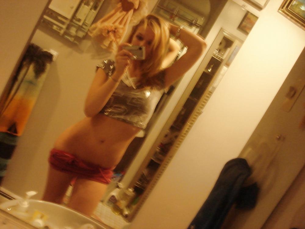 18P Super Sexy Blond Girlfriend Self Shot Nude Pics