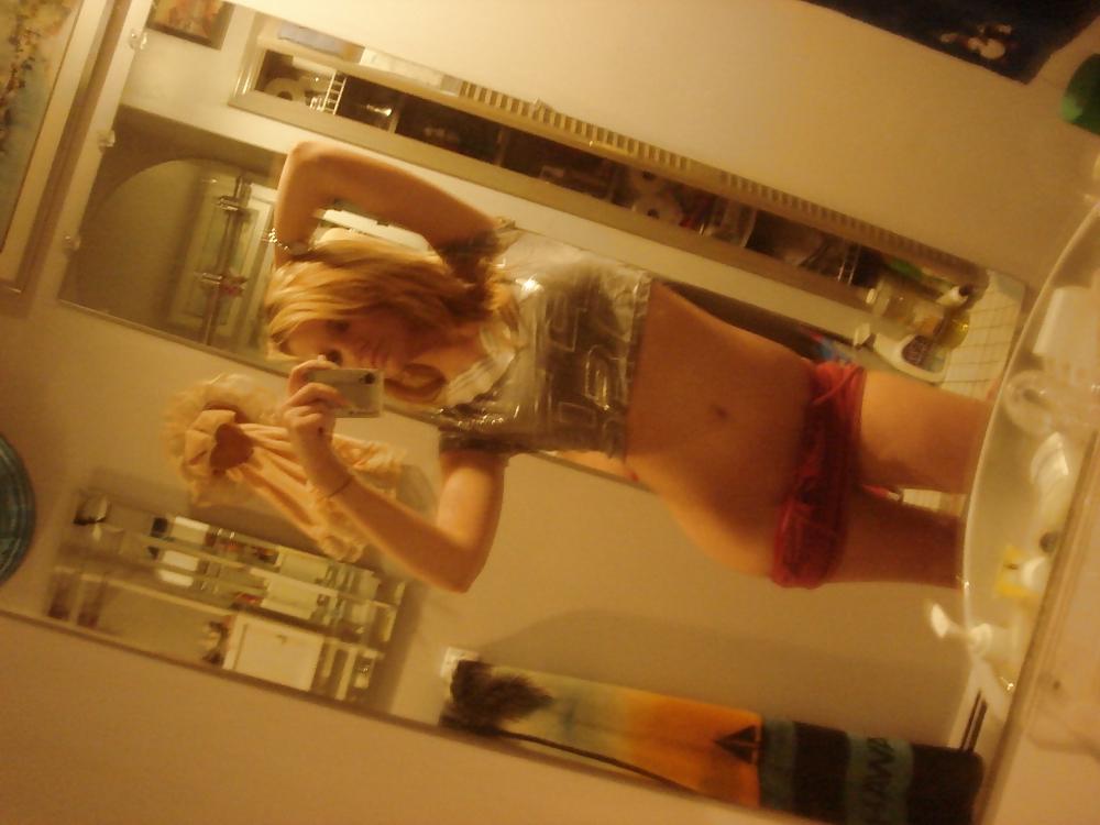 18P Super Sexy Blond Girlfriend Self Shot Nude Pics
