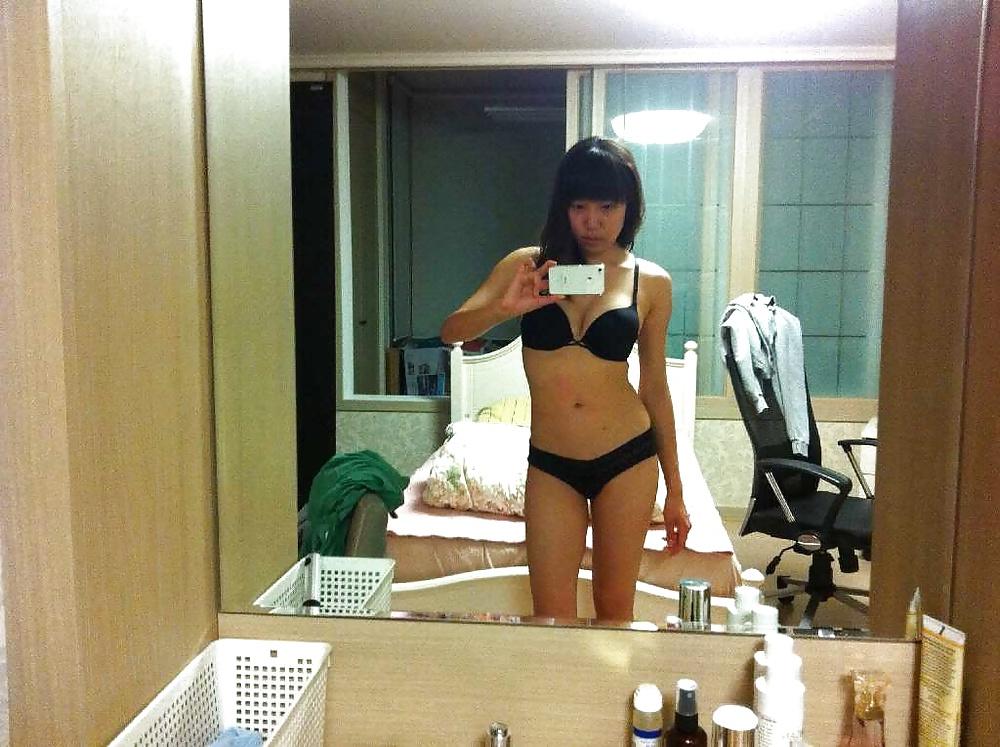 9P Beautiful Taiwanese babe self-shot 
