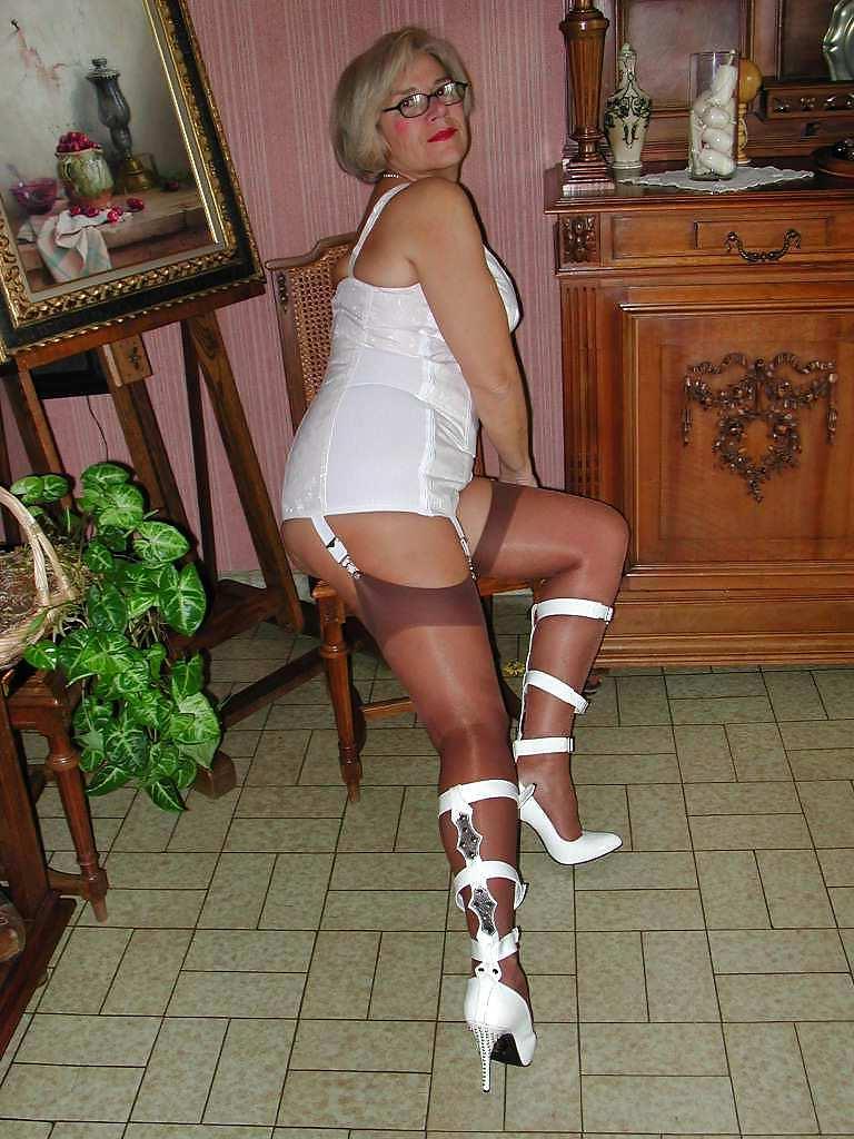 25P Mature Beauty - Annick 5