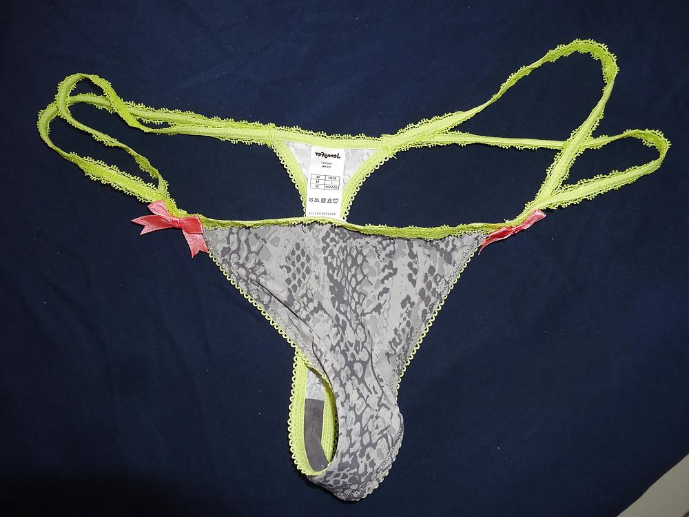 11P String de la femme d un ami   a friend's woman thongs     