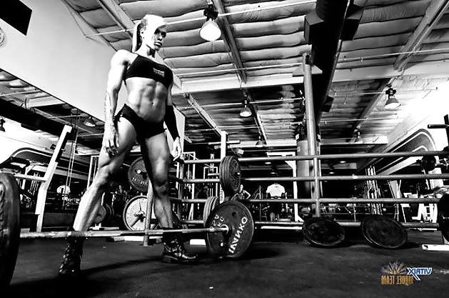 9P Davina sexy muscle woman