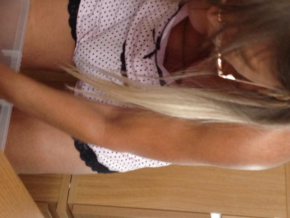 5P Wife downblouse again