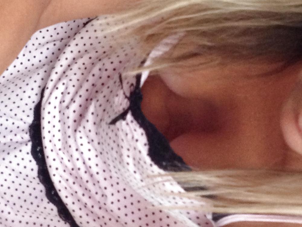 5P Wife downblouse again
