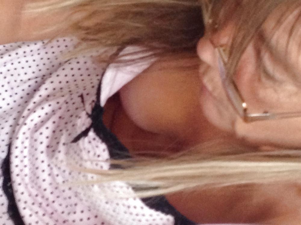 5P Wife downblouse again