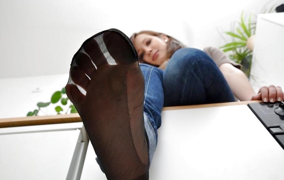 25P Woman Feet