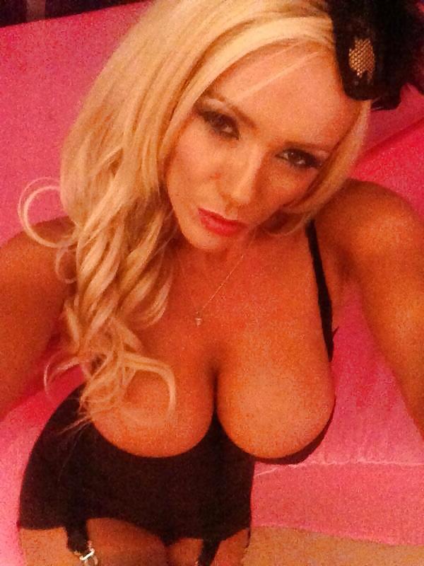 25P Lucy Zara Self-Shot