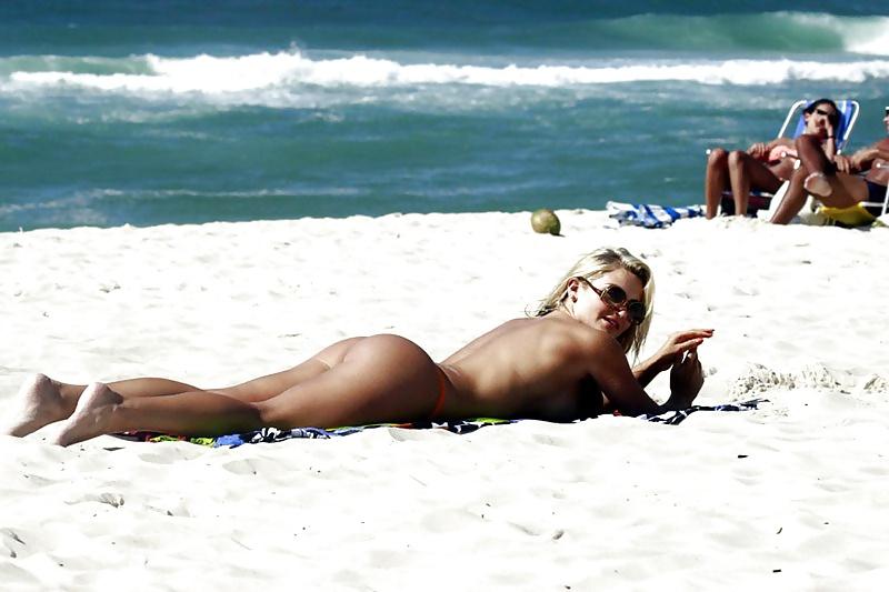 25P On the Beach - 90