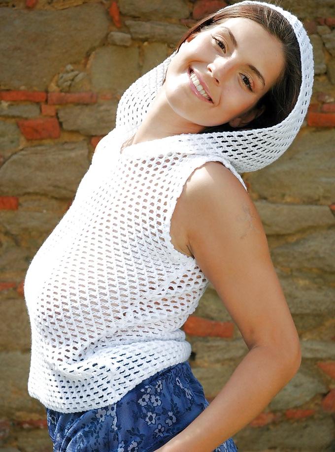 25P Busty natural beauty Liana Smiss
