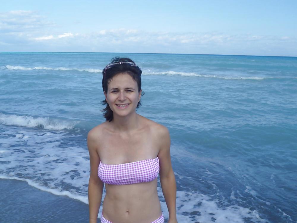 25P Wife On Vacations
