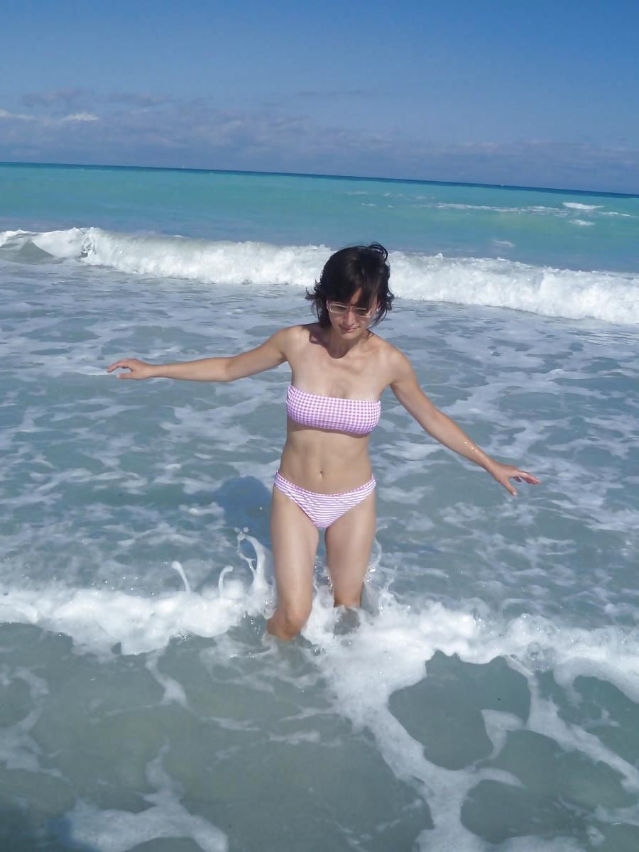 25P Wife On Vacations