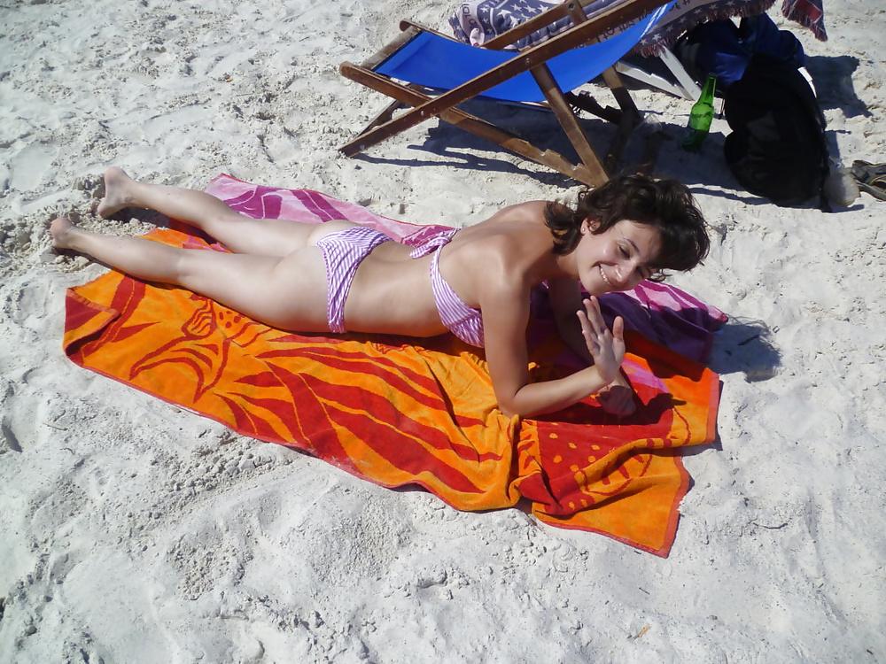 25P Wife On Vacations