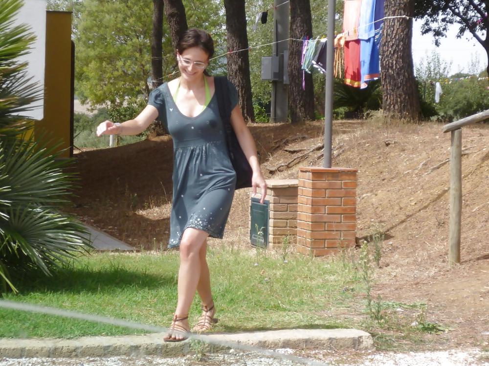 25P Wife On Vacations