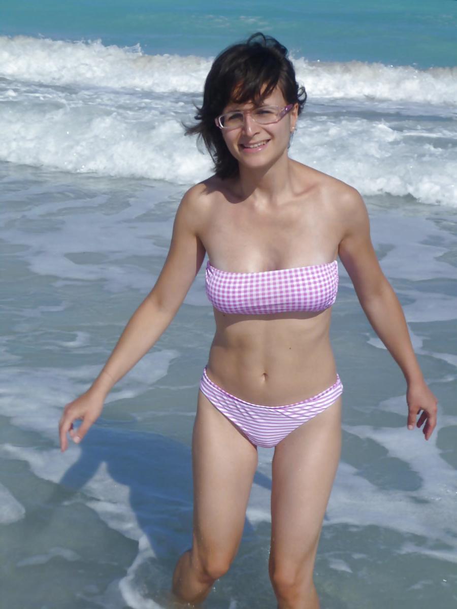 25P Wife On Vacations