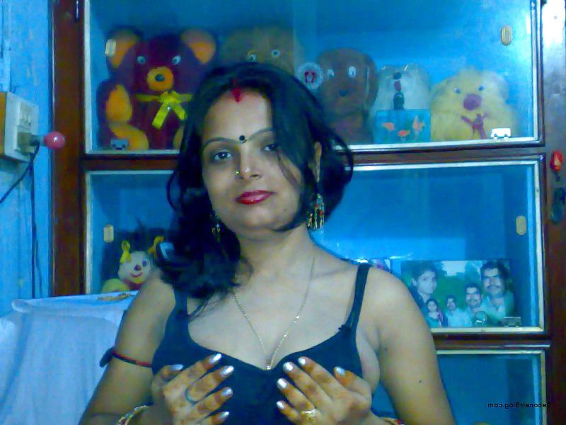 25P Desi indian bhabhi