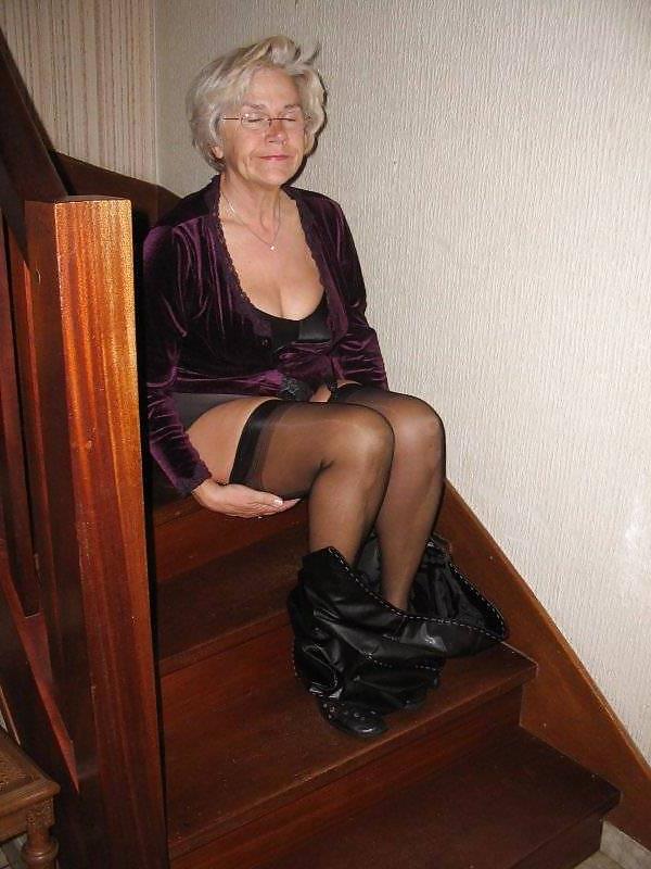 25P Mature Beauty - Annick 45