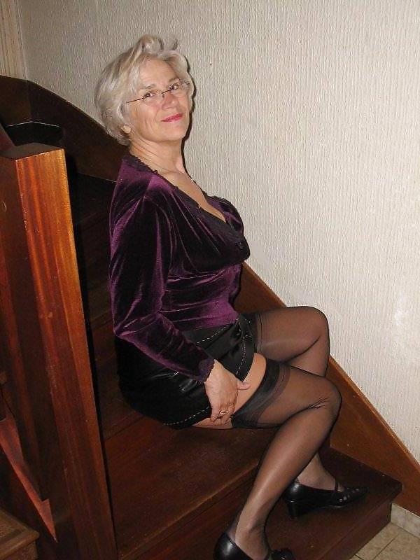 25P Mature Beauty - Annick 45