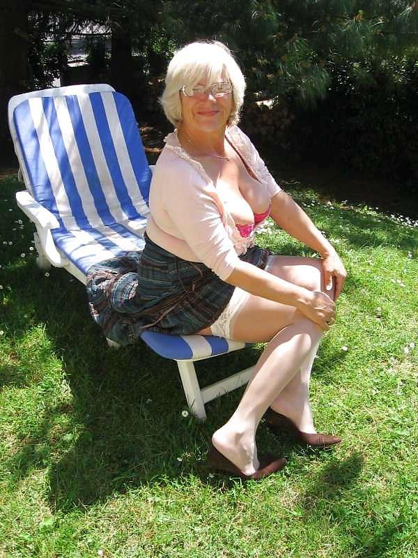 25P Mature Beauty - Annick 16