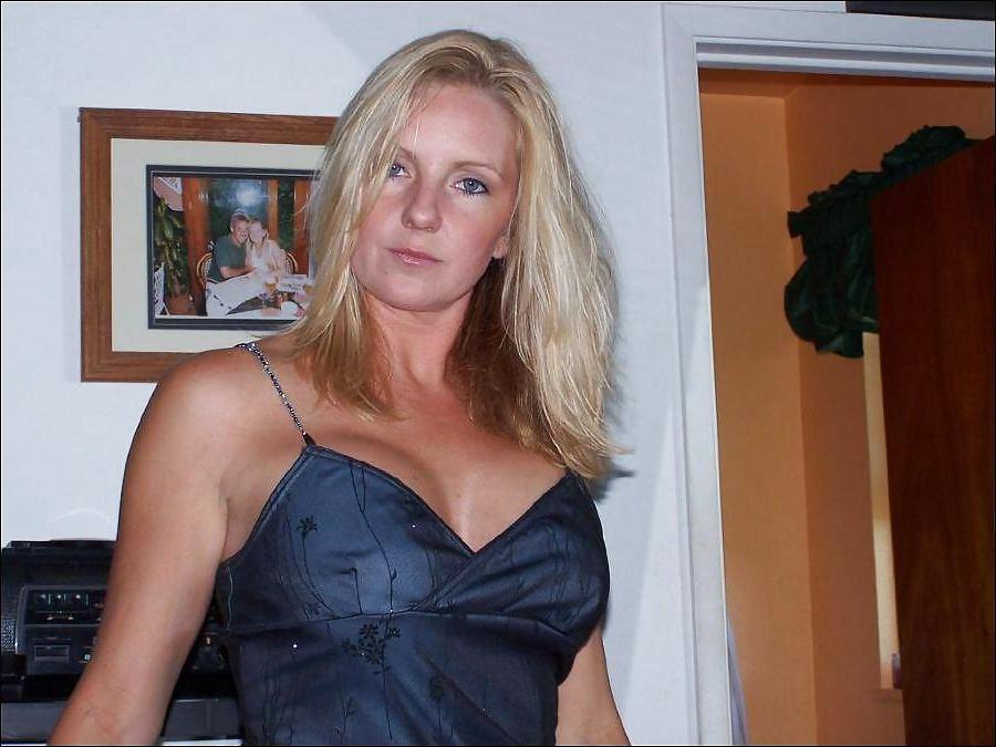 18P Busty Amateur Blonde