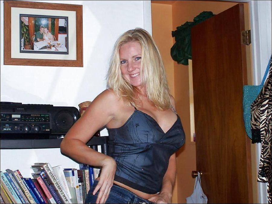 18P Busty Amateur Blonde