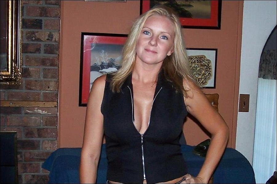 18P Busty Amateur Blonde