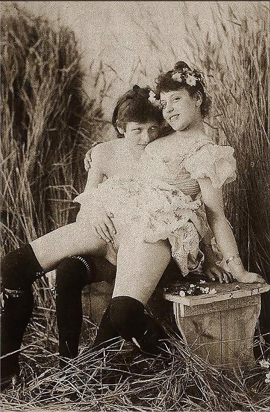 25P Vintage Lesbians