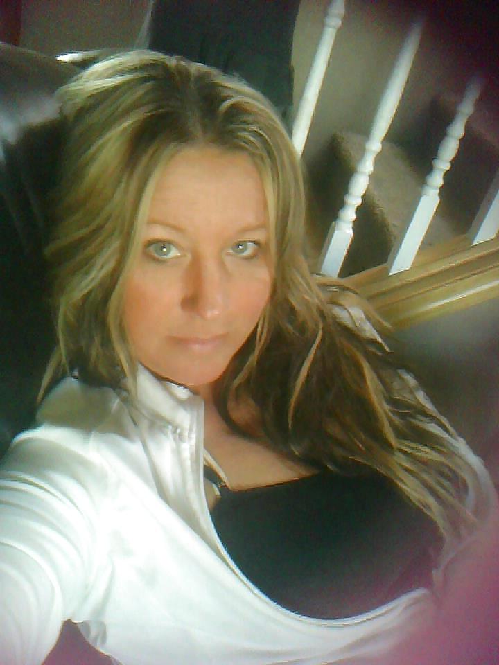 24P Blonde MILF Michelle Self Pics