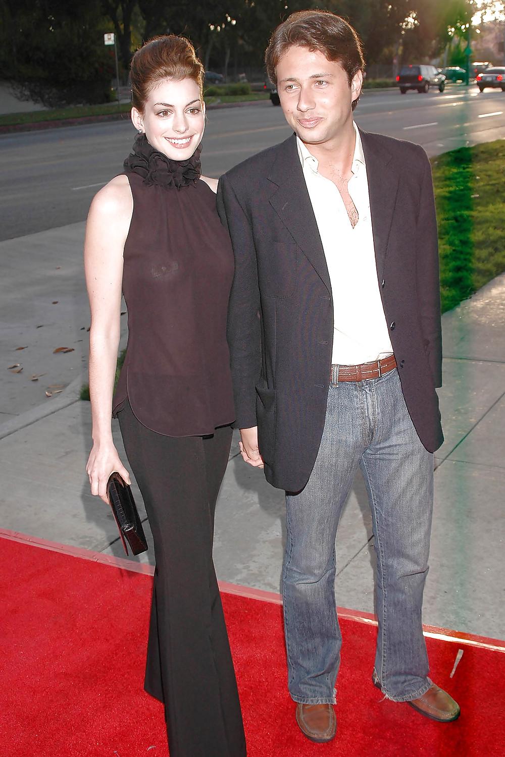 10P Anne Hathaway See-Thru