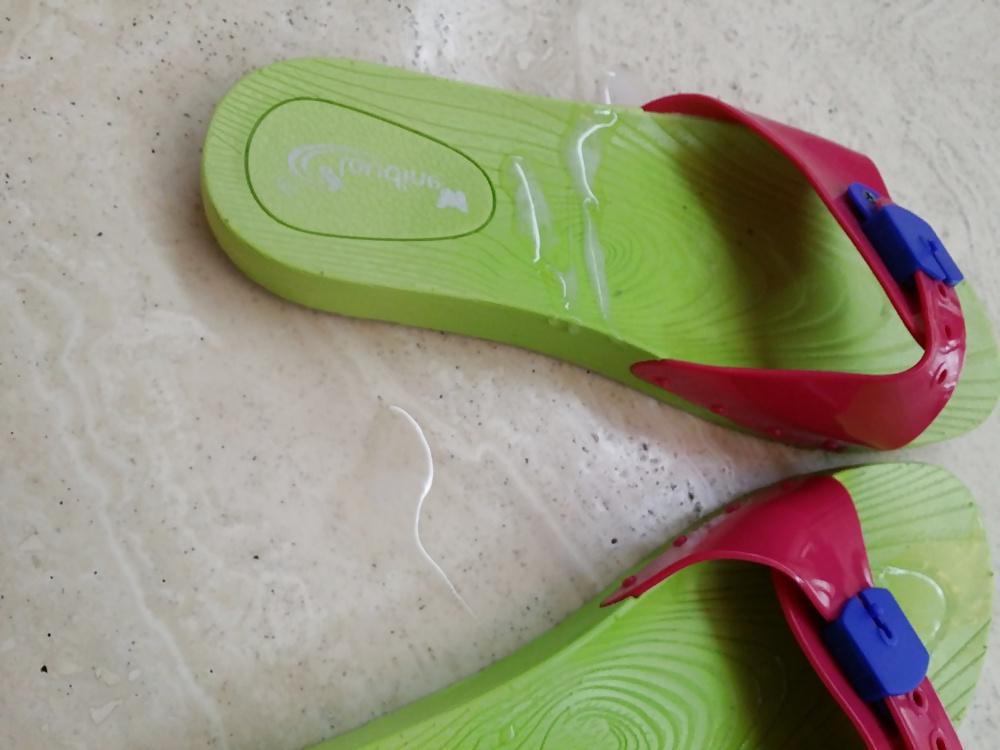 12P Fuck and cum my mother's new summer flat plastic sandald