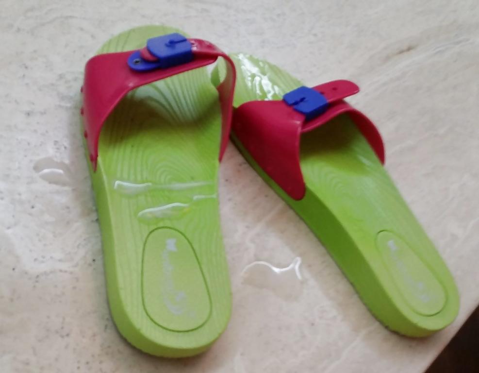 12P Fuck and cum my mother's new summer flat plastic sandald