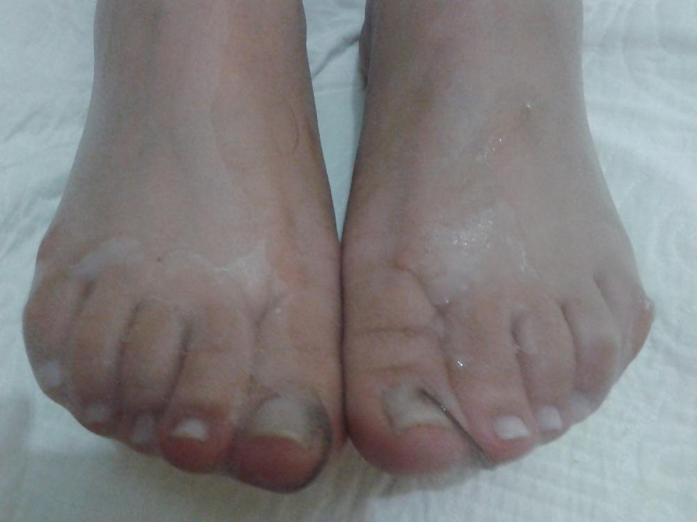 24P Nylon Cum Footjob