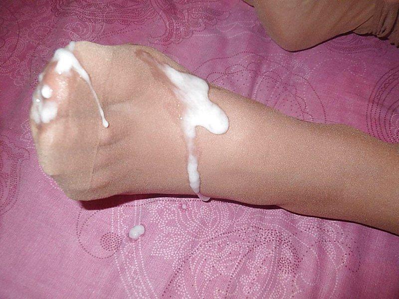 24P Nylon Cum Footjob