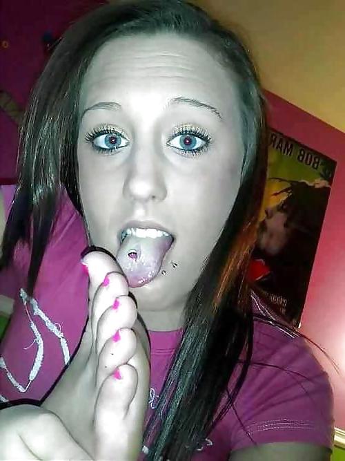 25P Ashley G footjob