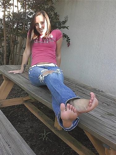 25P Ashley G footjob