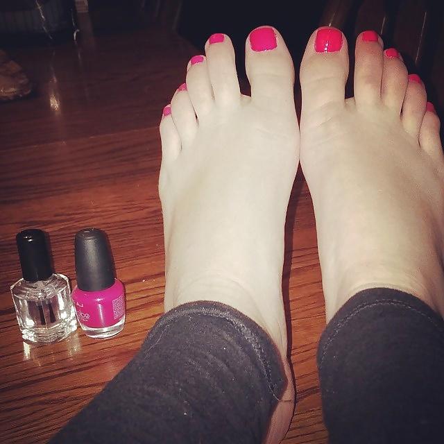 25P Ashley G footjob