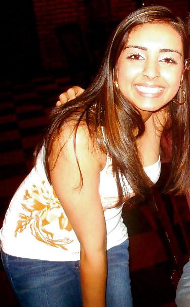 11P Hott desi babe dont miss