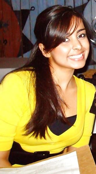 11P Hott desi babe dont miss