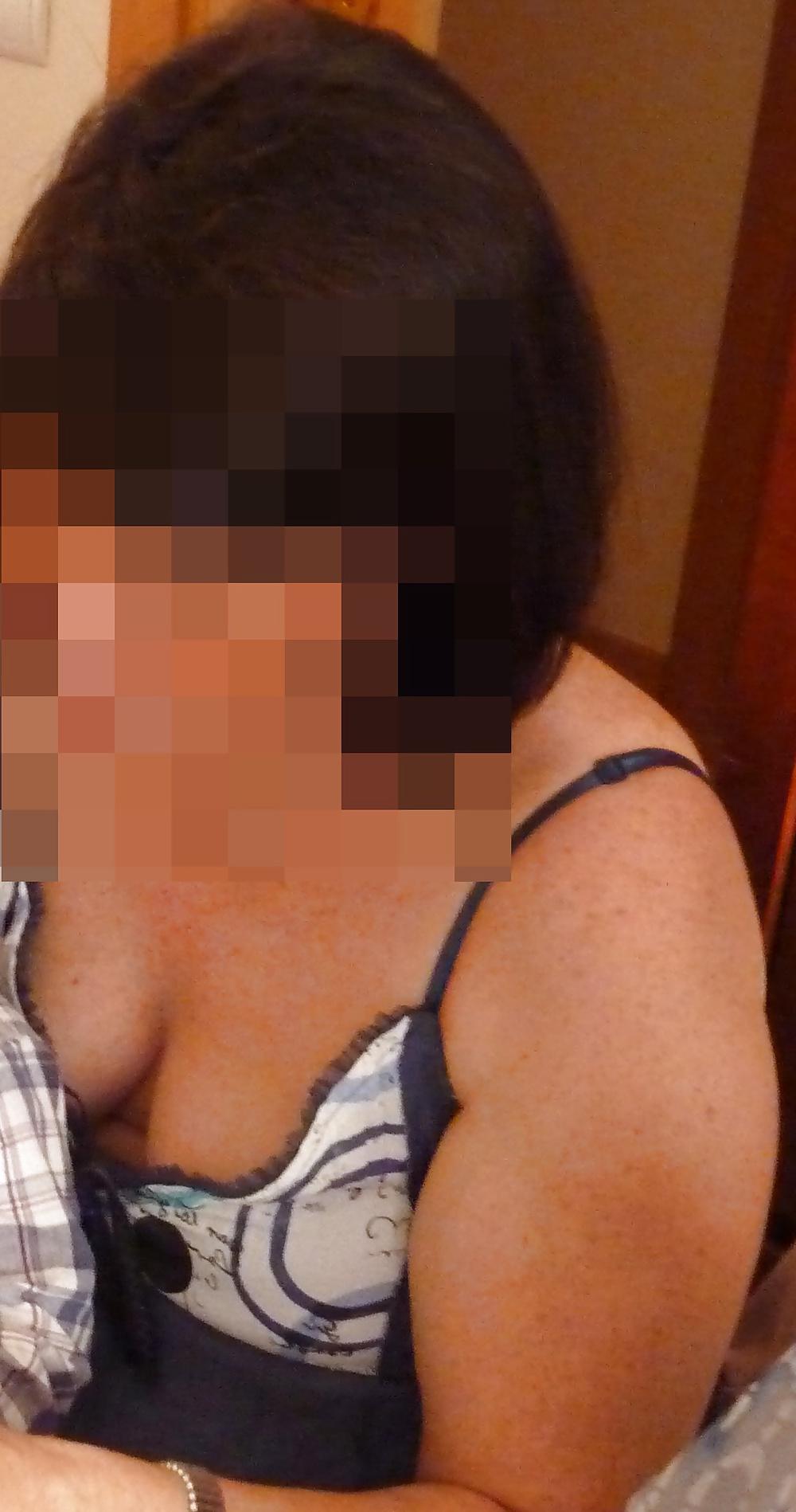 14P Wife downblouse