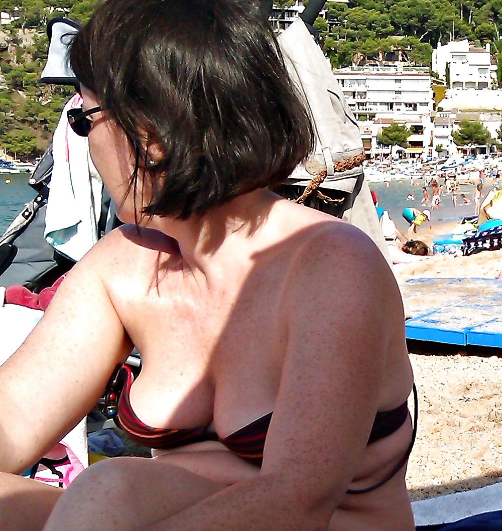 14P Wife downblouse