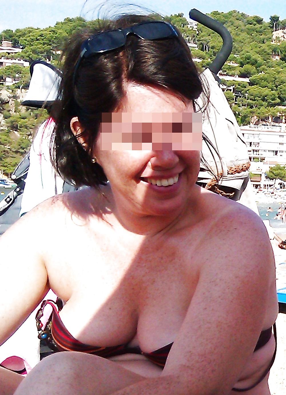 14P Wife downblouse