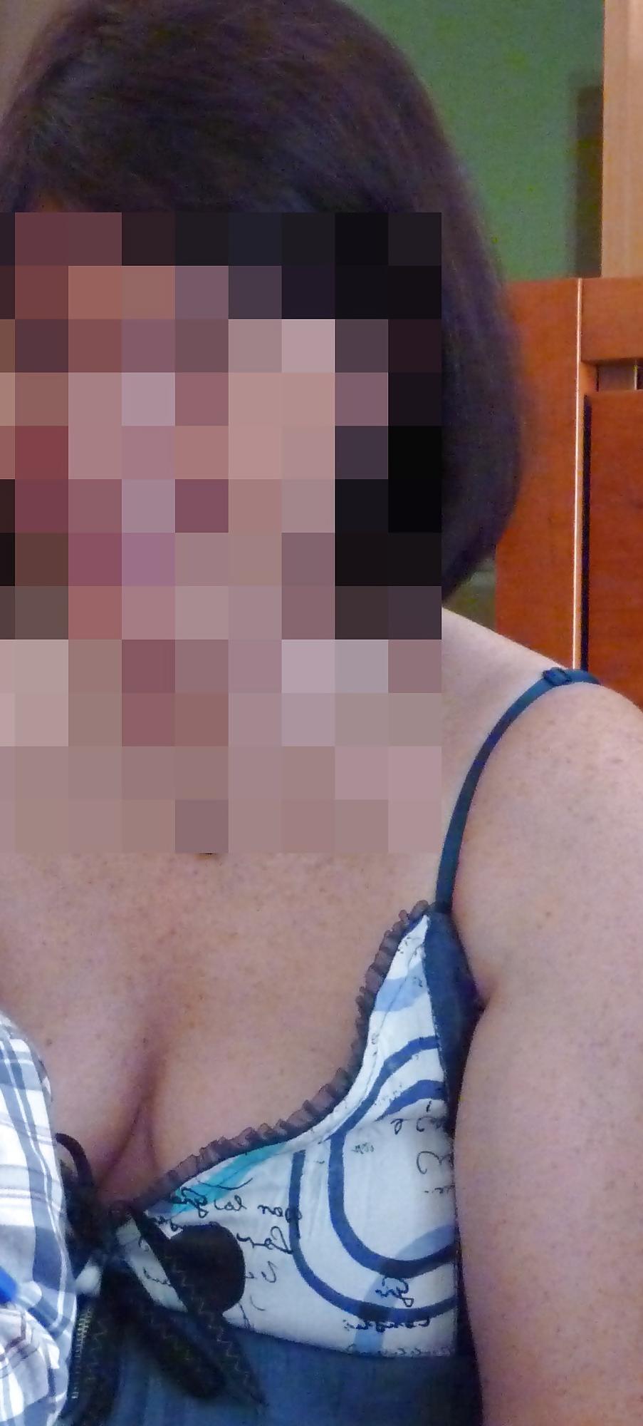 14P Wife downblouse