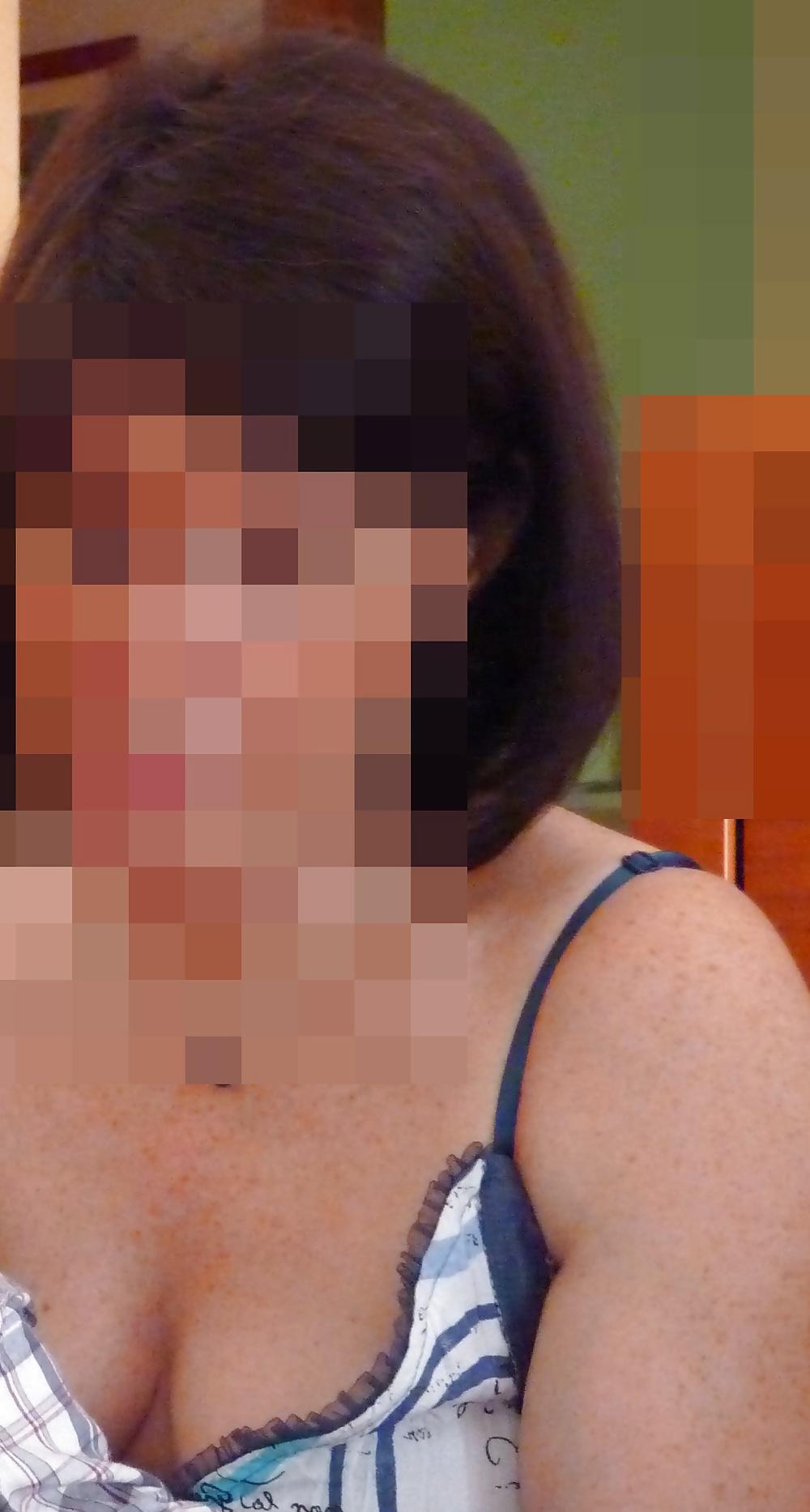 14P Wife downblouse