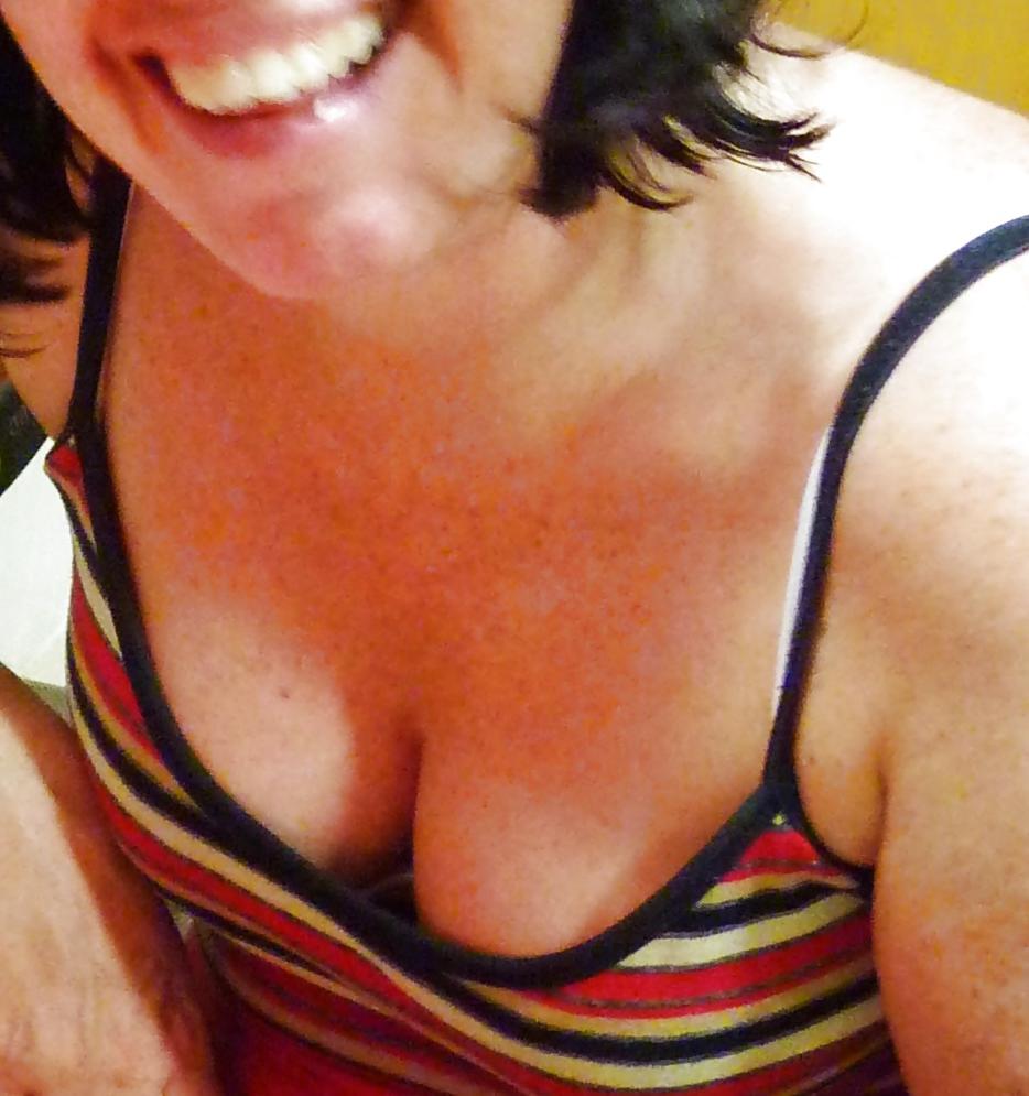 14P Wife downblouse